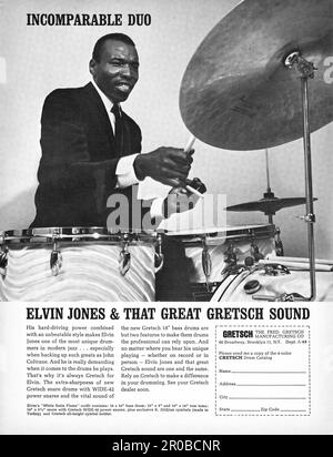 Eine ganzseitige Anzeige für Gretsch Drums aus einem amerikanischen Musikmagazin aus den 60er Jahren mit Jazz-Schlagzeuger Elvin Jones. Stockfoto