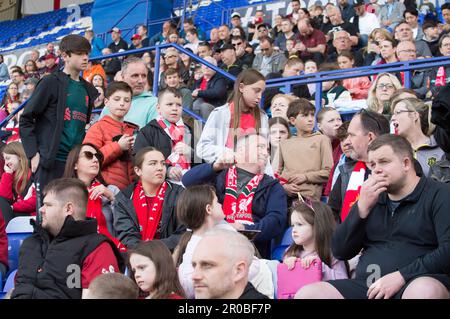 Fans im Prenton Park vor Liverpool gegen Manchester City (Terry Scott/SPP). Gutschrift: SPP Sport Press Photo. Alamy Live News Stockfoto