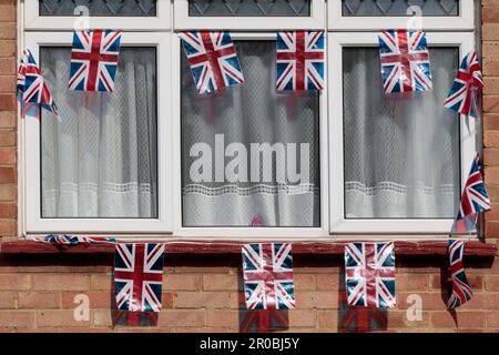 King charles111 Krönungsfeier Mai 2003 Horsham w.sussex uk Union Jack Flags Stockfoto