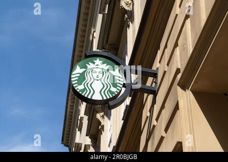 Starbucks Coffee Logo-Schild. Amerikanische Kaffeehauskettenfirma. Stockfoto