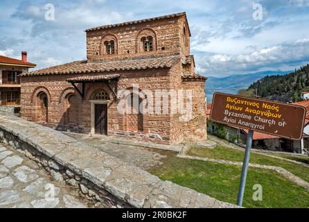 Byzantinische Kirche von Ayioi Anargyroi (Agii Anargiri Varlaam, Heilige Kirche der Heiligen Unsöldner), 10. Jahrhundert, Kastorien, Westmazedonien, Griechenland Stockfoto