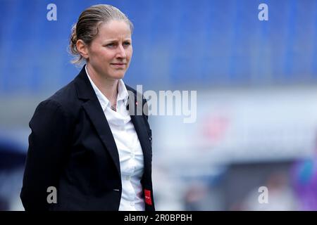 07-05-2023: Sport: PEC gegen Ajax (Frauen) ZWOLLE, NIEDERLANDE - MAI 7: Cheftrainer Suzanne Bakker (AFC Ajax) während des Spiels Dutch Azerion Eredivisie VRO Stockfoto