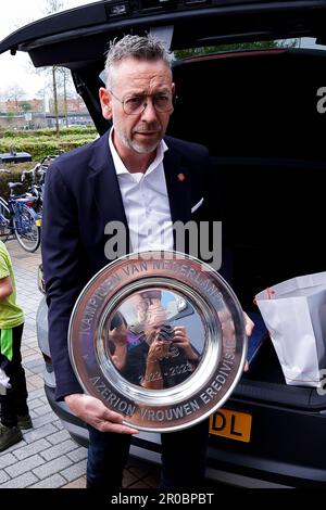 07-05-2023: Sport: PEC gegen Ajax (Frauen) ZWOLLE, NIEDERLANDE - MAI 7: Die Kampioensschaal-Trophäe der niederländischen Azerion Eredivisie während des Spiels Dutch Stockfoto