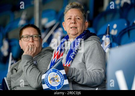 Stockport, Großbritannien. 08. Mai 2023. Ein Stockport-Fan vor der Sky Bet League 2 spielt Stockport County gegen Hartlepool United im Edgeley Park Stadium, Stockport, Großbritannien, 8. Mai 2023 (Foto von Ben Roberts/News Images) in Stockport, Großbritannien, am 5./8. Mai 2023. (Foto: Ben Roberts/News Images/Sipa USA) Guthaben: SIPA USA/Alamy Live News Stockfoto