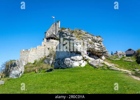 Schloss im Dorf Bobolice, Polen. Stockfoto