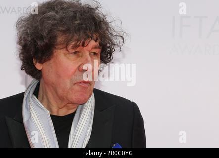 Dublin, Irland. 7. Mai 2023 Stephen Rea kommt auf dem roten Teppich bei den Irish Film and Television Awards (IFTAs), Dublin Royal Convention Centre. Kredit: Doreen Kennedy/Alamy Live News. Stockfoto