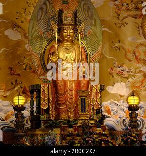 Singapur - Buddha-Zahnrelixtempel - Buddha Maitreya in der Haupt-Gebetshalle Stockfoto