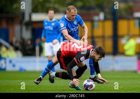 Stockport, Großbritannien. 08. Mai 2023. Fraser Horsfall #6 von Stockport County Fouls Tom Crawford #22 von Hartlepool United während des Sky Bet League 2 Spiels Stockport County vs Hartlepool United im Edgeley Park Stadium, Stockport, Großbritannien, 8. Mai 2023 (Foto von Ben Roberts/News Images) in Stockport, Großbritannien, am 5./8. Mai 2023. (Foto: Ben Roberts/News Images/Sipa USA) Guthaben: SIPA USA/Alamy Live News Stockfoto