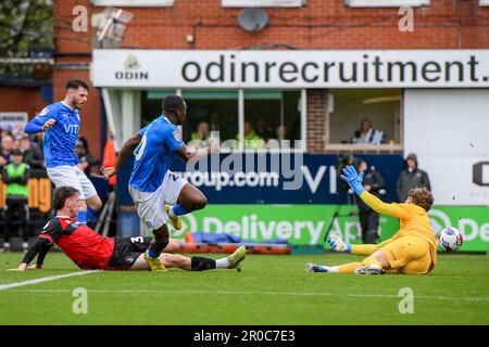 Stockport, Großbritannien. 08. Mai 2023. Isaac Olaofe #20 von Stockport County verpasst beim Sky Bet League 2 Spiel Stockport County gegen Hartlepool United im Edgeley Park Stadium, Stockport, Großbritannien, 8. Mai 2023 (Foto von Ben Roberts/News Images) in Stockport, Großbritannien, am 5./8. Mai 2023. (Foto: Ben Roberts/News Images/Sipa USA) Guthaben: SIPA USA/Alamy Live News Stockfoto