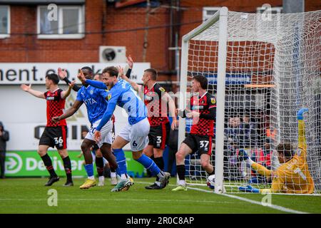 Stockport, Großbritannien. 08. Mai 2023. Stockport hat den Ball im Netz, aber das Tor ist während des Sky Bet League 2-Spiels Stockport County gegen Hartlepool United im Edgeley Park Stadium, Stockport, Großbritannien, 8. Mai 2023 (Foto von Ben Roberts/News Images) in Stockport, Großbritannien, am 5./8. Mai 2023 nicht zulässig. (Foto: Ben Roberts/News Images/Sipa USA) Guthaben: SIPA USA/Alamy Live News Stockfoto