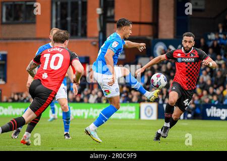 Stockport, Großbritannien. 08. Mai 2023. Kyle Knoyle #3 von Stockport County kontrolliert den Ball während des Sky Bet League 2 Spiels Stockport County gegen Hartlepool United im Edgeley Park Stadium, Stockport, Großbritannien, 8. Mai 2023 (Foto von Ben Roberts/News Images) in Stockport, Großbritannien, am 5./8. Mai 2023. (Foto: Ben Roberts/News Images/Sipa USA) Guthaben: SIPA USA/Alamy Live News Stockfoto