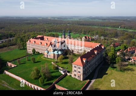 Lubiąż, LowerSchlesien, Polen aus der Vogelperspektive auf die Abtei Lubiąż (Polnisch: Opactwo cystersów w Lubiążu), ein ehemaliges Zisterzienserkloster Stockfoto