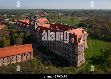 Lubiąż, LowerSchlesien, Polen aus der Vogelperspektive auf die Abtei Lubiąż (Polnisch: Opactwo cystersów w Lubiążu), ein ehemaliges Zisterzienserkloster Stockfoto