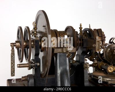 Drehmaschine Mit Motor, 1911. Hersteller:. R.A. Lienhard, Schweiz. Wird von John Ashford & Son, Goldspielzeugherstellern von Birmingham, zum Gravieren von Zigarettenetuis und Goldkästen verwendet. Stockfoto