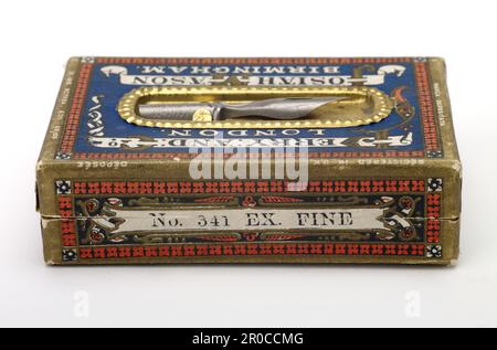 Packung Perry Pen Nibs. Hersteller: Josiah Mason. Karton mit Deckel, Stiftspitze oben mit goldener Folienumrandung mit 50 Stiftspitzen Stockfoto