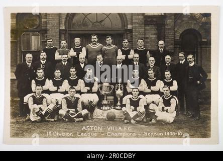 Postkarte: Aston Villa FC - Champions 1909-10. Topographische Ansichten - Kesterton Collection. Aston Villa Football Club mit Sitz in Aston, Birmingham. Erste Division League Champions in der Saison 1909-1910. Stockfoto
