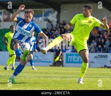 Deva Stadium, Chester, Cheshire, England, 7. Mai 2023. Chester's Kurt Willoughby bringt den Ball unter Kontrolle, während der Chester Football Club V Brackley Town Football Club im Vanarama National League North Halbfinale Play-Off Credit Image: ©Cody Froggatt Alamy Live News) Stockfoto