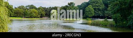 Panoramablick auf den See im Park Slottsparken in Malmö Schweden im Sommer Stockfoto