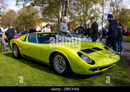 1968 Lamborghini Miura, ausgestellt beim April Scramble, der am 23. April 2023 im Bicester Heritage Center stattfindet. Stockfoto