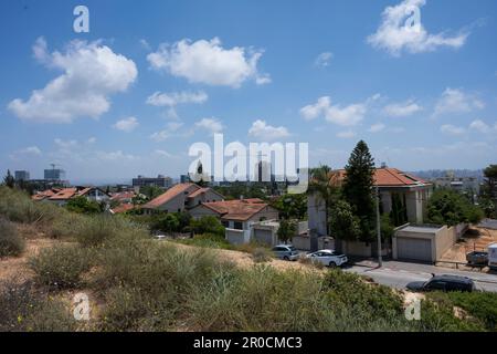 Blick auf Tel Aviv, südlich von Shikun Dan auf die Überreste einer osmanischen Stroghold, die die Brücke über den Yarkon River während der Brian schützte Stockfoto