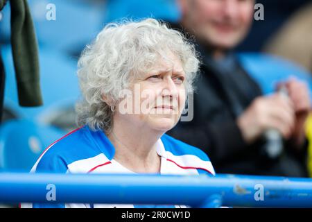 Huddersfield, Großbritannien. 08. Mai 2023. Ein Fan von Huddersfield Town während des Sky Bet Championship-Spiels Huddersfield Town vs Reading im John Smith's Stadium, Huddersfield, Großbritannien, 8. Mai 2023 (Foto von Ben Early/News Images) in Huddersfield, Großbritannien, am 5./8. Mai 2023. (Foto: Ben Early/News Images/Sipa USA) Guthaben: SIPA USA/Alamy Live News Stockfoto