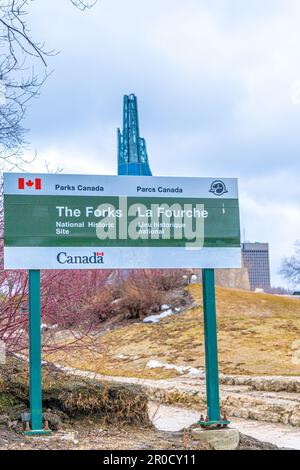 April 15 2023 - Winnipeg Manitoba Canada - Parks canada Schild am Eingang der Gabeln Stockfoto