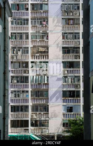 Ein Außenblick auf öffentliche Wohnungen im Wah Fu Estate in Pok Fu Lam Stockfoto