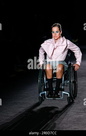 080 OHNE STILVOLLEN LAUFSTEG Stockfoto