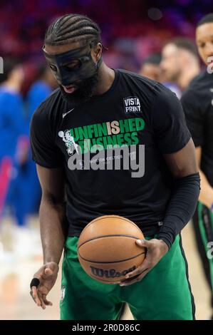 Philadelphia, Philadelphia, Pennsylvania, USA. 7. Mai 2023. PHILADELPHIA, Pennsylvania - 7. MAI: Jaylen Brown #7 der Boston Celtics wärmt sich während Runde 2 Spiel 4 der Eastern Conference Semi-Finals 2023 der NBA-Playoffs gegen die Philadelphia 76ers am 7. Mai 2023 im Wells Fargo Center in Philadelphia, Pennsylvania, auf. (Kreditbild: © Stephen Nadler/PX Imagens via ZUMA Press Wire) NUR REDAKTIONELLE VERWENDUNG! Nicht für den kommerziellen GEBRAUCH! Kredit: ZUMA Press, Inc./Alamy Live News Stockfoto