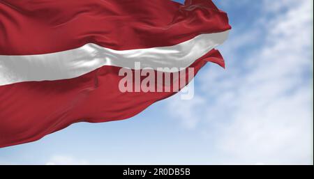 Nahaufnahme der lettischen Nationalflagge, die im Wind weht. Karminrotes Feld mit einem schmalen weißen Streifen in der Mitte. Rendern der 3D-Darstellung. Flut Stockfoto