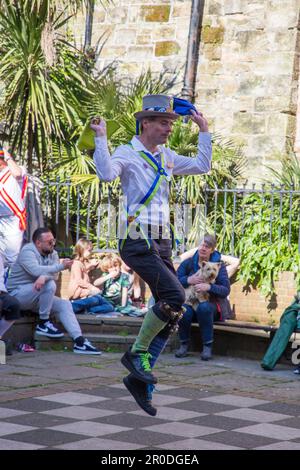 Morris-Tänzer am Feiertag in Hastings Stockfoto