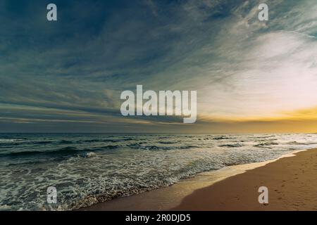 Sonnenuntergang in Torre Vado - Marina di Salve - Salento, Apulien, Italien Stockfoto