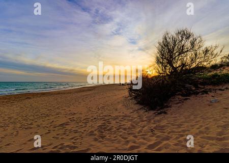 Sonnenuntergang in Torre Vado - Marina di Salve - Salento, Apulien, Italien Stockfoto