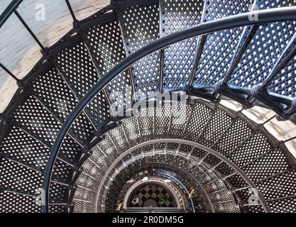 Sankt Augustine, USA - 10. Juli 2010: Wunderschöne eiserne Treppen im Leuchtturm von Saint Augustine in Florida. Der Leuchtturm wurde 1871 errichtet Stockfoto