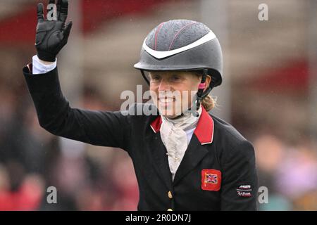 Badminton Estate, Gloucestershire, Großbritannien. 8. Mai 2023. 2023 Badminton Horse Trials Day 5; Rosalind Canter of Great Britain Riding Lordships Graffalo feiert den Gewinn der Badminton Horse Trials Credit: Action Plus Sports/Alamy Live News Stockfoto