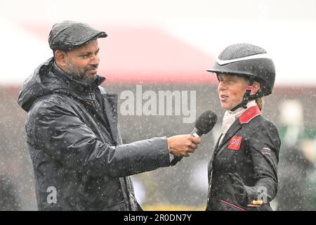 Badminton Estate, Gloucestershire, Großbritannien. 8. Mai 2023. 2023 Badminton Horse Trials Day 5; Rosalind Canter aus Großbritannien wird nach dem Gewinn der Badminton Horse Trials Riding Lordships Graffalo Credit: Action Plus Sports/Alamy Live News interviewt Stockfoto