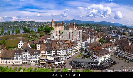 Rapperswil - Jona - malerische mittelalterliche Stadt und Schloss am Zürichsee, Dröhnenblick aus der Vogelperspektive. Reisen und Sehenswürdigkeiten in der Schweiz Stockfoto