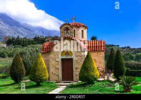 Traditionelle griechische wunderschöne orthodoxe Kirchen. Insel Kreta, Griechenland Stockfoto