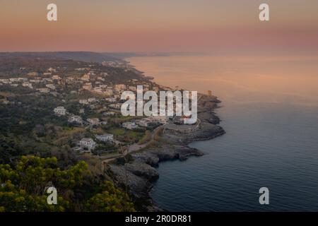 Adria-Küste Salento: Aussichtspunkt über Marina Serra - Tricase, Apulien, Italien Stockfoto