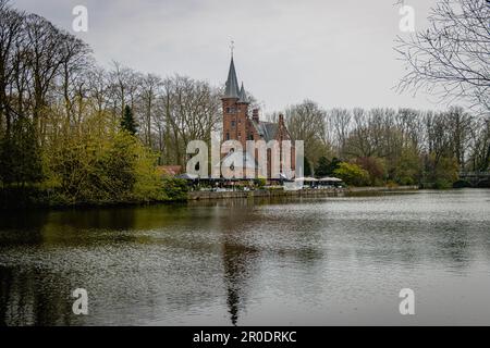 Brügge, das die Mysterien des Mittelalters bewahrt und unverschämt überschwänglich ist, ist seit Jahrhunderten eine internationale Metropole Stockfoto