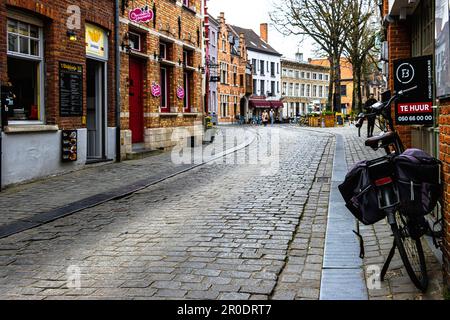 Brügge, das die Mysterien des Mittelalters bewahrt und unverschämt überschwänglich ist, ist seit Jahrhunderten eine internationale Metropole Stockfoto