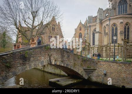 Brügge, das die Mysterien des Mittelalters bewahrt und unverschämt überschwänglich ist, ist seit Jahrhunderten eine internationale Metropole Stockfoto