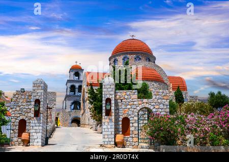 Traditionell malerisches Griechenland - wunderschöne Insel Kalymnos, Dodekanese. Blick auf das wunderschöne kloster agios Savvas Stockfoto