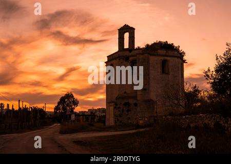 DIE KIRCHE DER MADONNA VON KONSTANTINOPEL, die Legende der „Teufelskirche“ - Tricase, Apulien, Italien Stockfoto