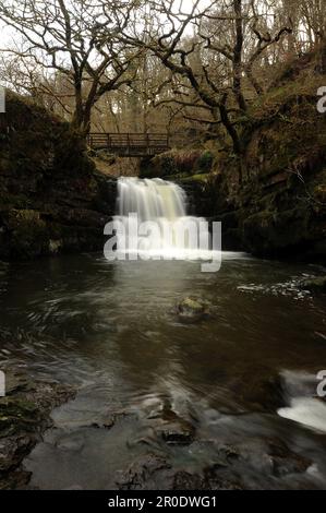 Der Haupt- (und letzte) Wasserfall auf der Afon Sychryd. Etwa 10 Meter hoch. Stockfoto