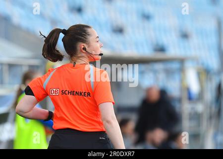 Norrköping, Schweden. 08. Mai 2023. Norrköping, Schweden, Mai 8. 2023: Assistenzrichterin Leonora Heimdahl während des Spiels in der Schwedischen Liga OBOS Damallsvenskan am 8. 2023. Mai zwischen IFK Norrköping und FC Rosengard in der Platinumcars Arena in Norrköping, Schweden (Peter Sonander/SPP) Kredit: SPP Sport Press Photo. Alamy Live News Stockfoto