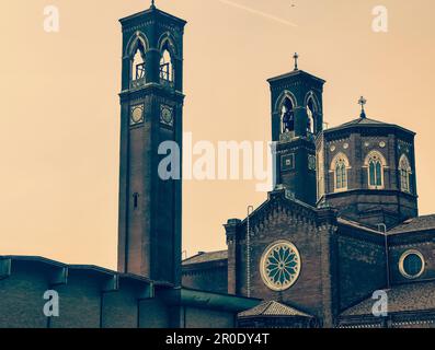 Mittelalterliche Kathedrale Bassano del Grappa im Norden Italiens an einem sonnigen Tag Stockfoto