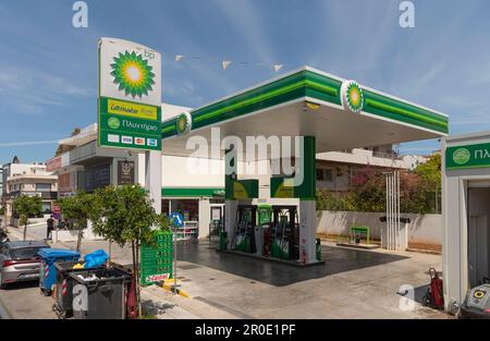 Herkalion, Kreta, Griechenland, EU. 2023. Übersicht über die Tankstelle im Stadtzentrum von Herkalion, Kreta. Stockfoto