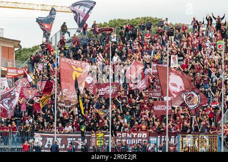 Empoli, Italien. 08. Mai 2023. Carlo Castellani Stadion, Empoli, Italien, 08. Mai 2023, Fans von Salernitana während des Empoli FC gegen US Salernitana - spiel der italienischen Fußballserie A Credit: Live Media Publishing Group/Alamy Live News Stockfoto