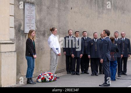 Lyon, Frankreich. 08. Mai 2023. Der französische Präsident Emmanuel Macron würdigt Jean Moulin, den französischen Widerstand und die Opfer der nationalsozialistischen Barbarei am Montag, den 8. Mai 2023, am Nationaldenkmal des Montluc-Gefängnisses . Lyon, Frankreich. Foto von Bony/Pool/ABACAPRESS.COM Guthaben: Abaca Press/Alamy Live News Stockfoto